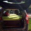 Comment dormir dans sa voiture Dacia?